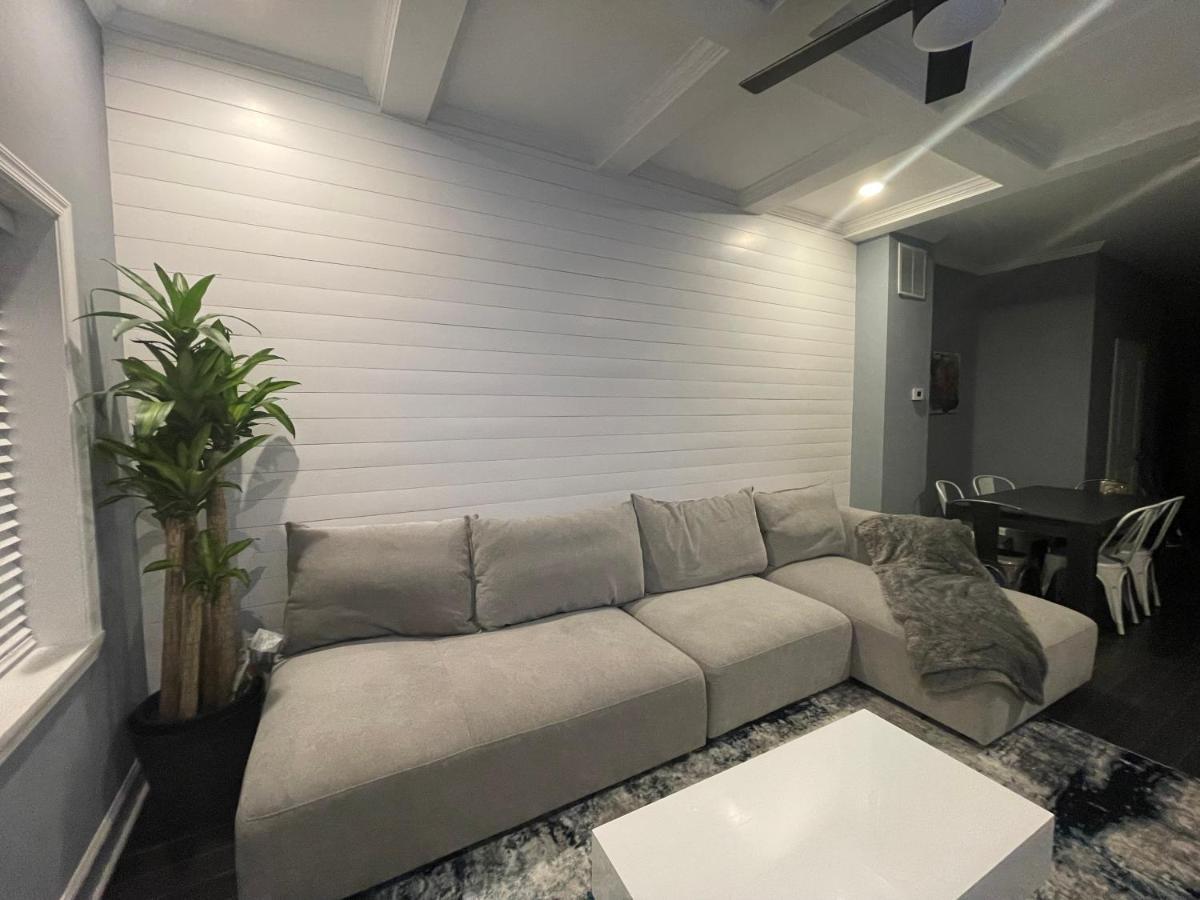 The Blue House! Modern+ Rooftop Deck+ Parking 볼티모어 외부 사진